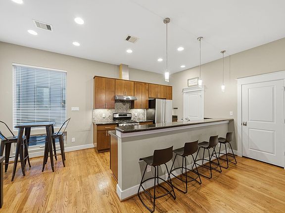 3rd image of 1036 W 24th St