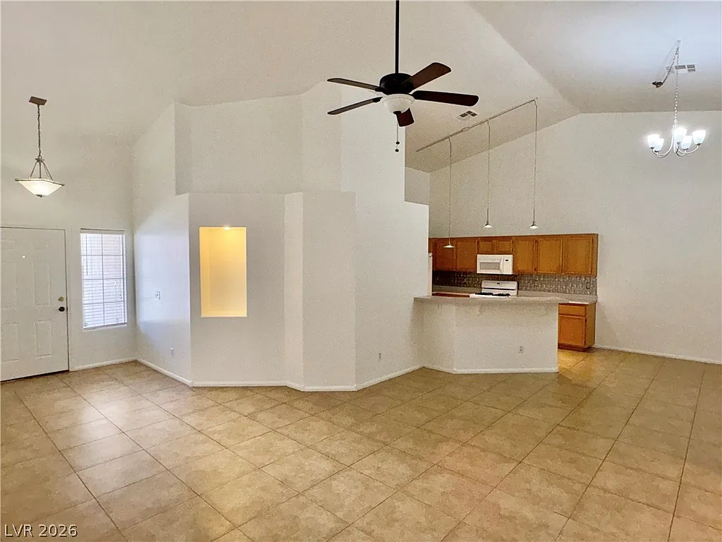 2 bed, 2.0 bath, 1351 sqft, $1,540 — Photo 2