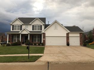 215 Irish Hound Dr, O'Fallon, MO 63368