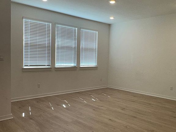 2nd image of 2516 Liam Aurora Ln