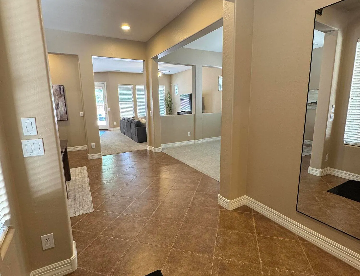 4 bed, 2.5 bath, 2583 sqft, $2,950 — Photo 2