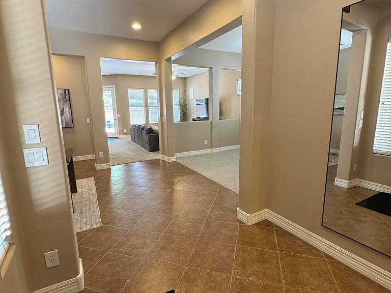 15264 W Georgia Dr — Photo 2