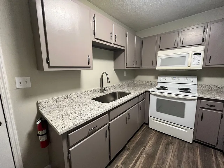 4322 Banks Dr — Photo 4
