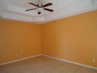 5th image of 2612 Fresno Ave