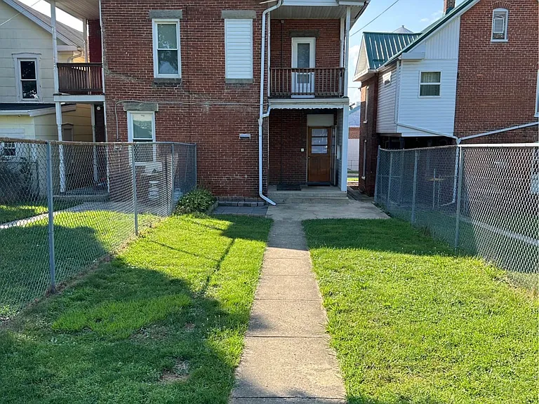 347 S Church St — Photo 2