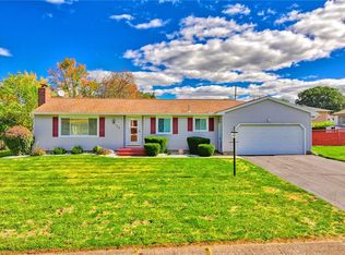 130 Ellinwood Dr, Rochester, NY 14622