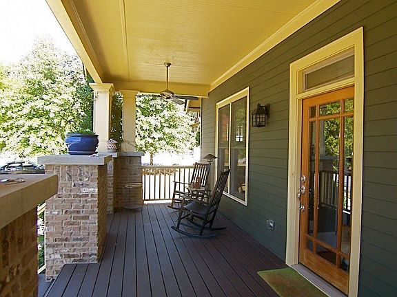 Enjoy hours on your peacfull front porch