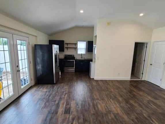 Living rm
Kitchen