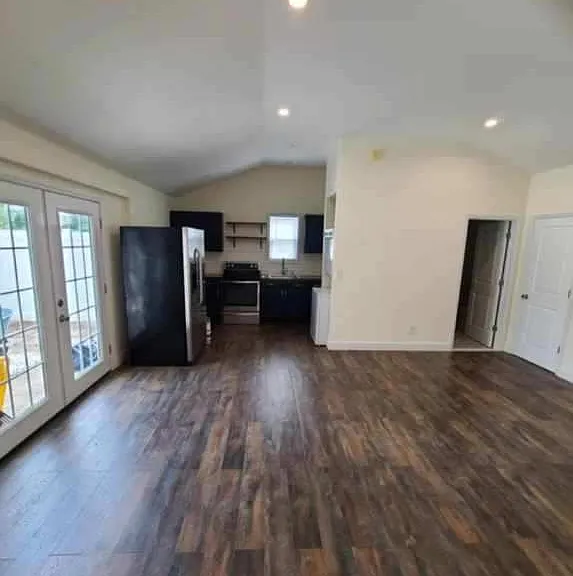 Living rm
Kitchen