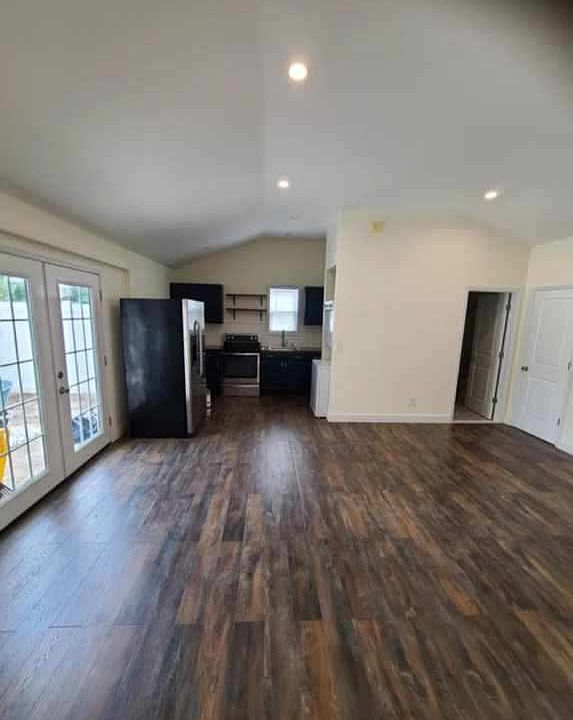 Living rm
Kitchen