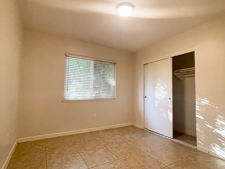 3356 Valencia Hill Dr — Photo 15