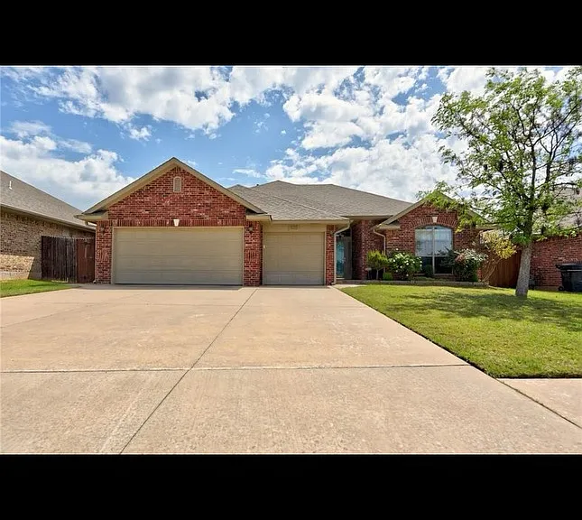 528 Madeline Ln — Photo 1