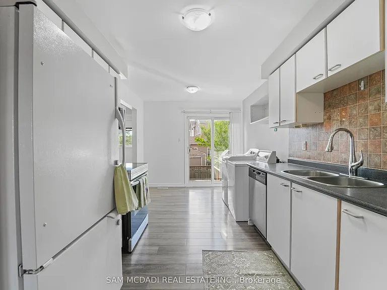 87 Rundle Cres — Photo 9