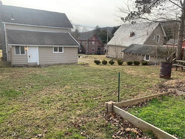 View of rear entrance from back yard
