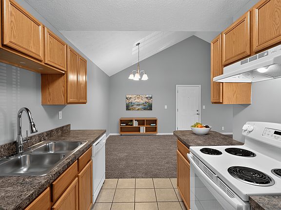 5th image of 159 Baker Dr #103