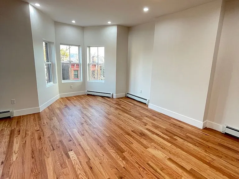 111 Johnston St. — Photo 2