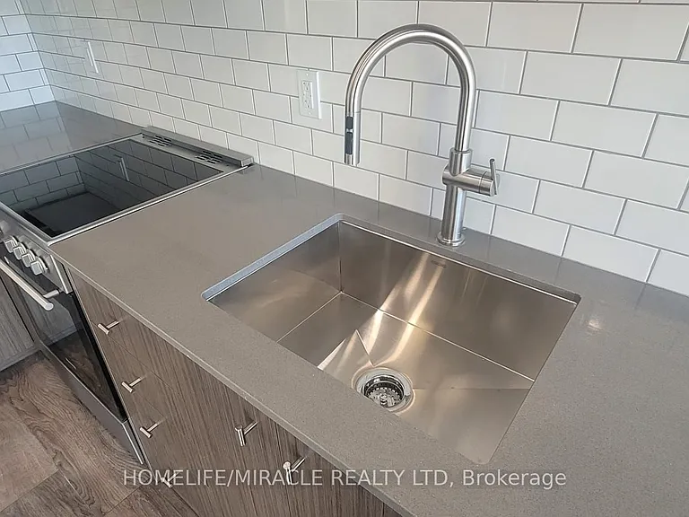 5 Wellington St S #1108 — Photo 5