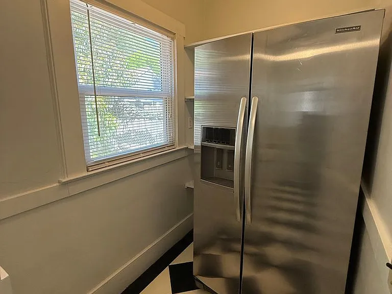1813 Beverly Way — Photo 18