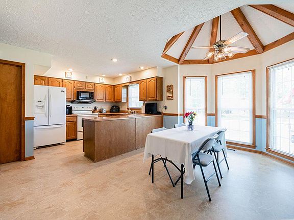 5th image of 7504 Crabtree Dr