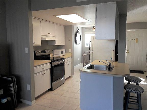 5th image of 320 Beach Park Ln