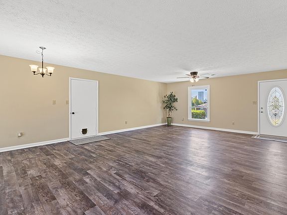 3rd image of 215 Lakeview Dr