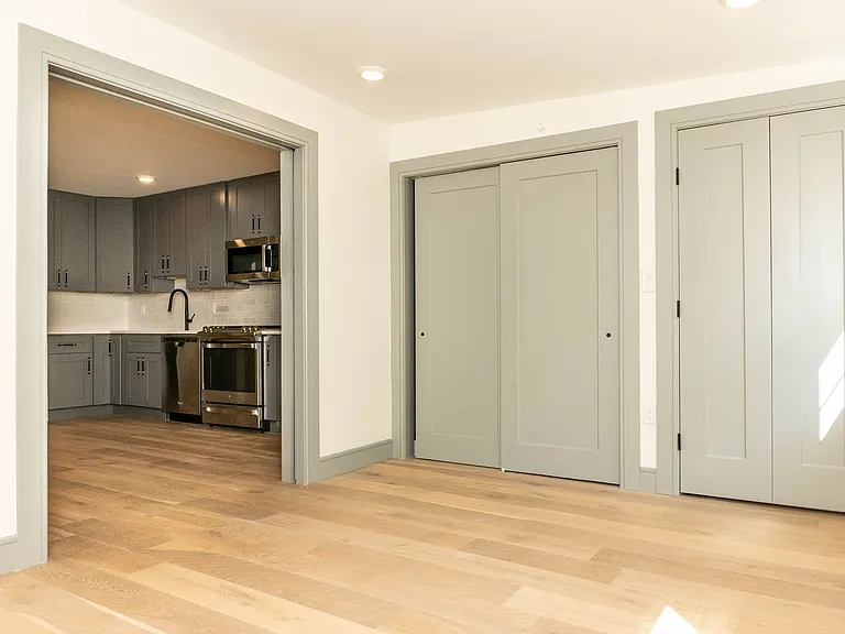 327 S 16th St — Photo 13