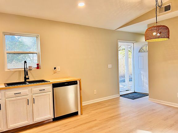 Entryway/Dining