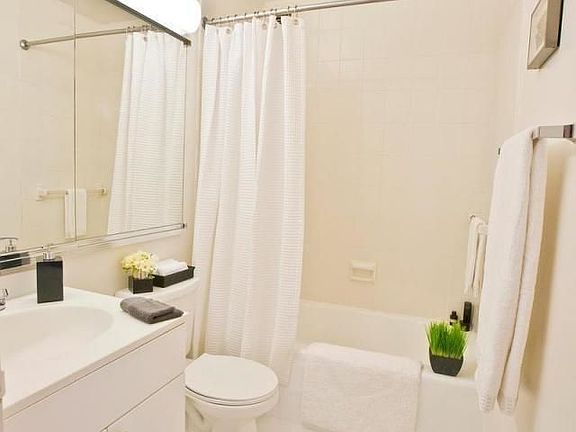 4th image of 215 E 94th St #22B