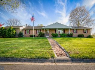 3102 Woodgate Ln, Pottstown, PA 19464