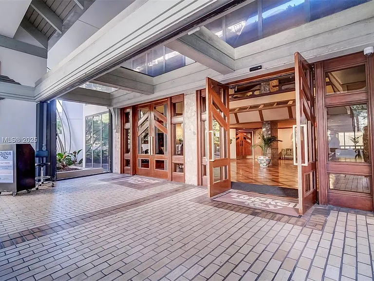 520 Brickell Key Dr #A914 — Photo 26