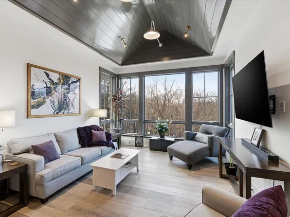 9810 Sky Ln, Eden Prairie, MN 55347
