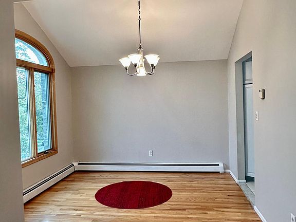 5th image of 131 Bennett Ave