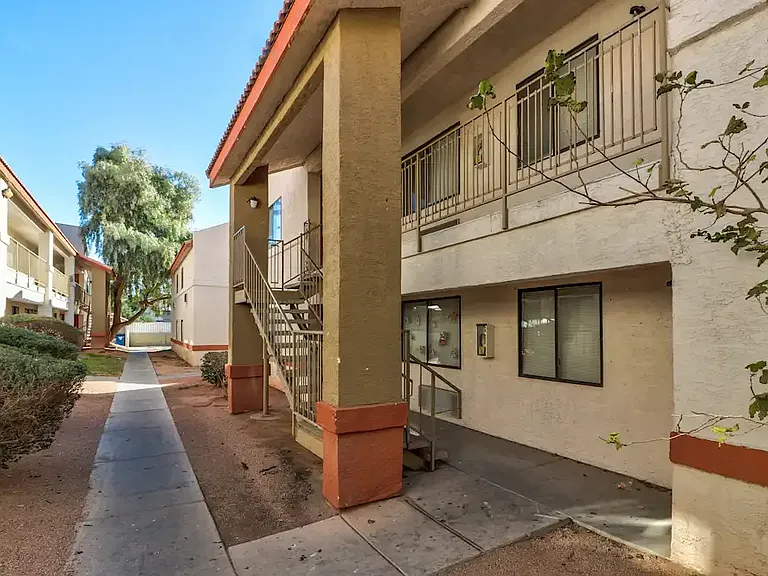 Maverick Apartments — Photo 2