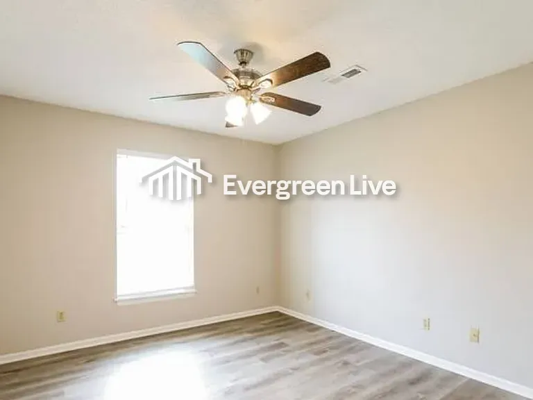 902 Johnson Cir — Photo 9