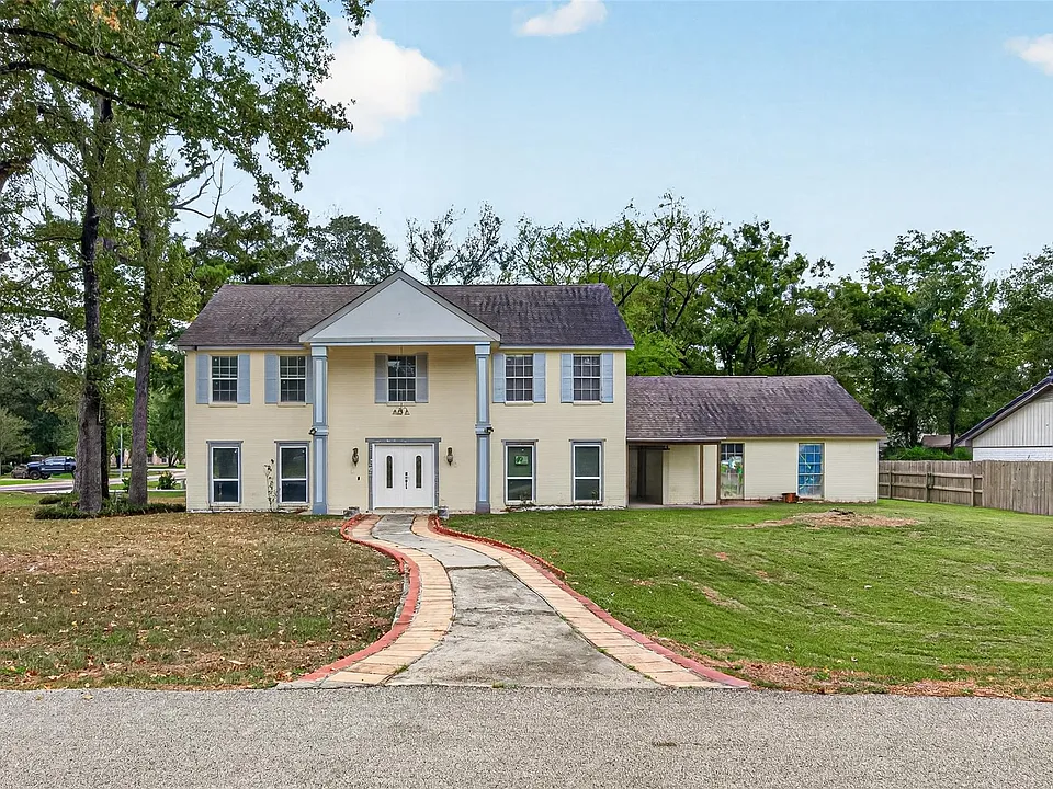 552 Roanoke Dr