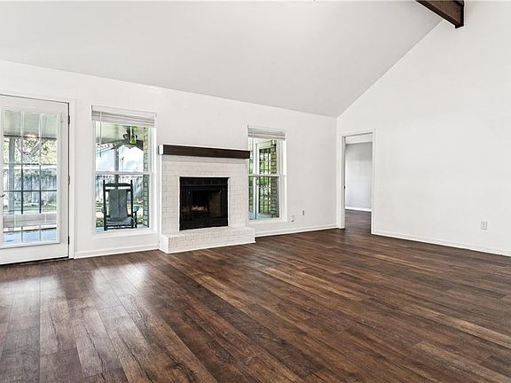 2nd image of 121 Woodridge Blvd