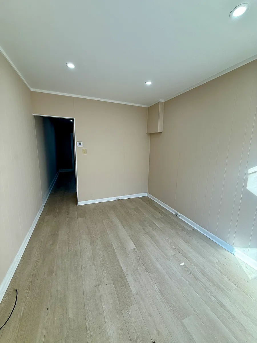 Building Photo - 548 S 17 1/2 St
