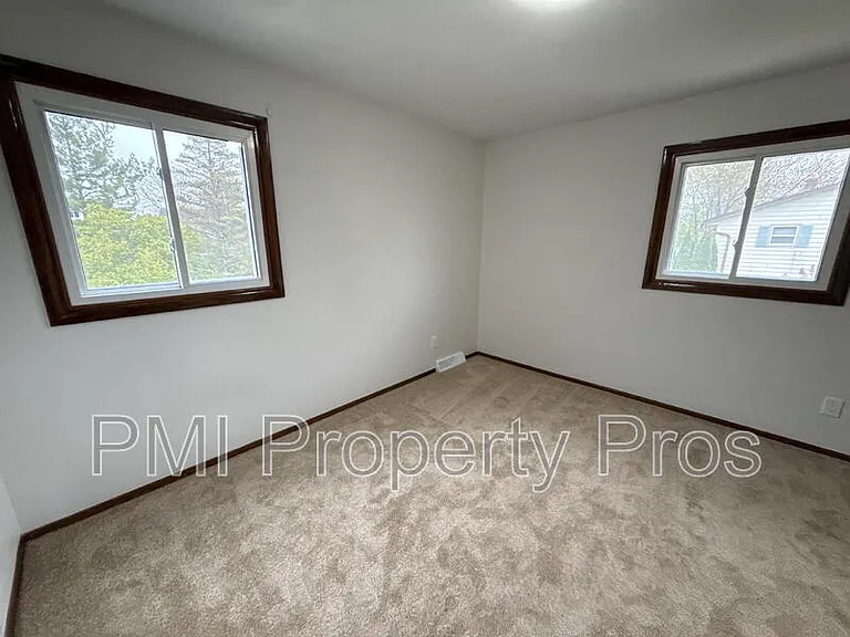 8150 S 88th St — Photo 31