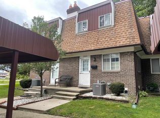 37023 E Aragona Dr, Clinton Township, MI 48036