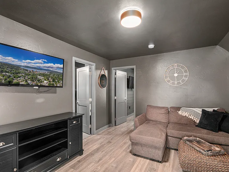 219 E Coeur Dalene Lake Dr #10 — Photo 10