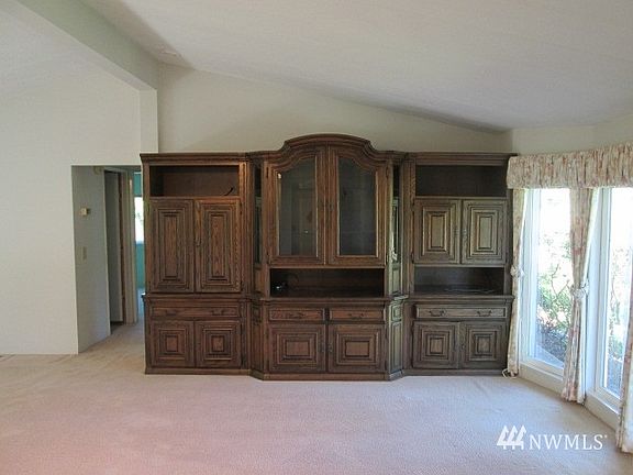 5th image of 221 Buland Dr