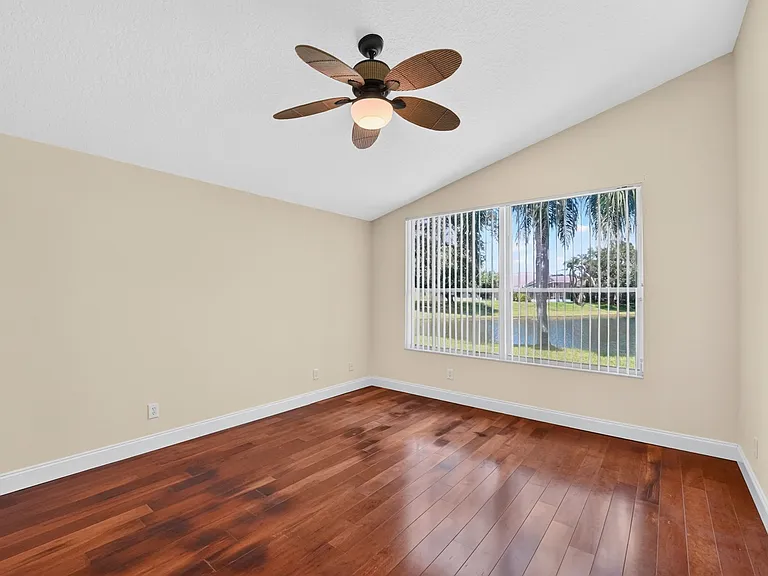 933 Shaw Cir — Photo 16