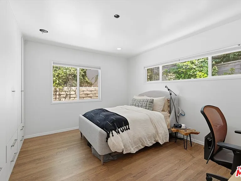 3240 Tilden Ave — Photo 42