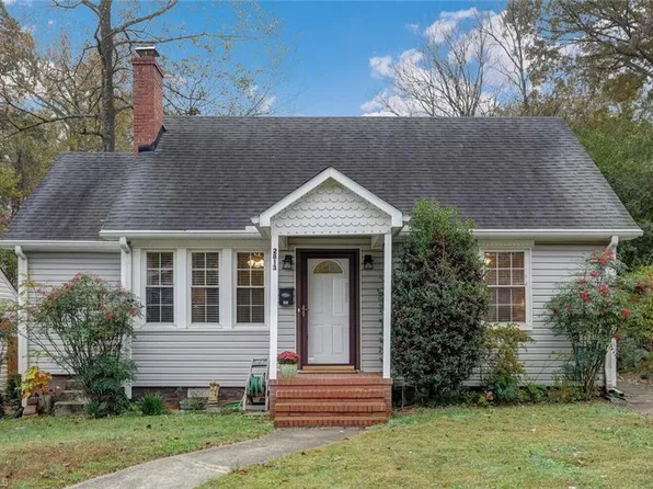 2813 Springwood Dr, Greensboro, NC 27403