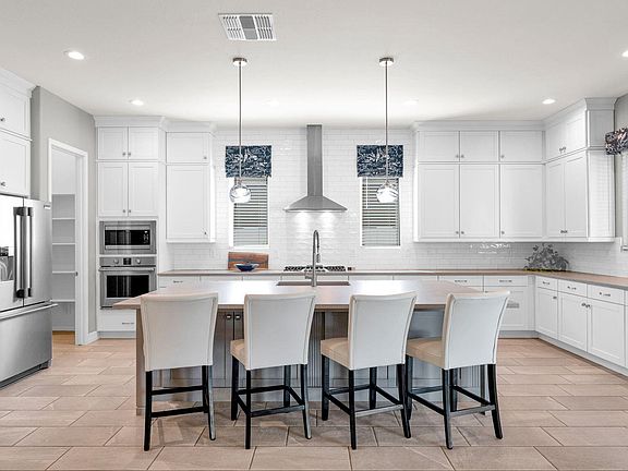 3rd image of 7114 W LUDLOW Drive