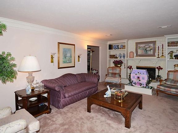 4th image of 2130 Parkdale Dr