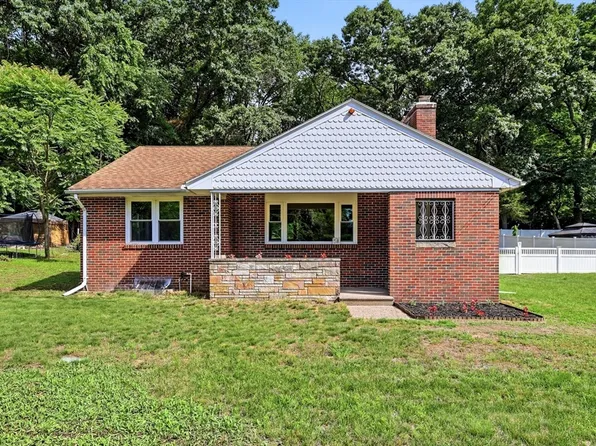 58 Hearthstone Ter, Chicopee, MA 01020