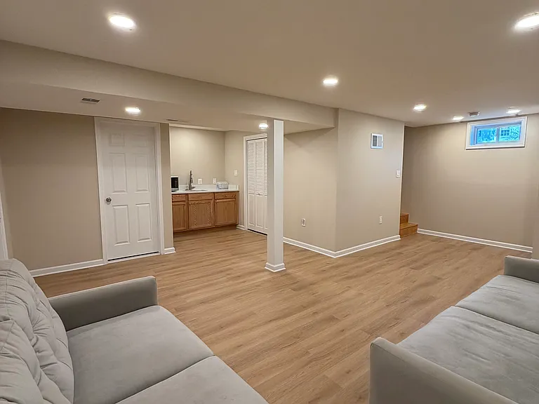 6524 Greenleaf St — Photo 8