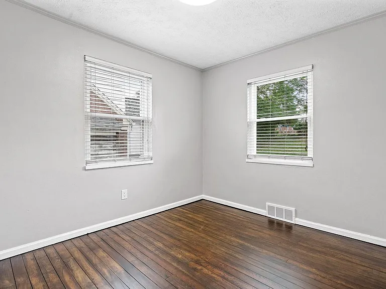 110 S Bromfield Rd — Photo 13