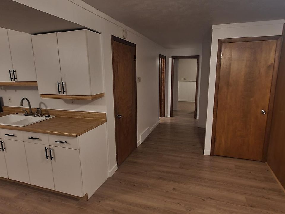 Living room/kitchen/hall